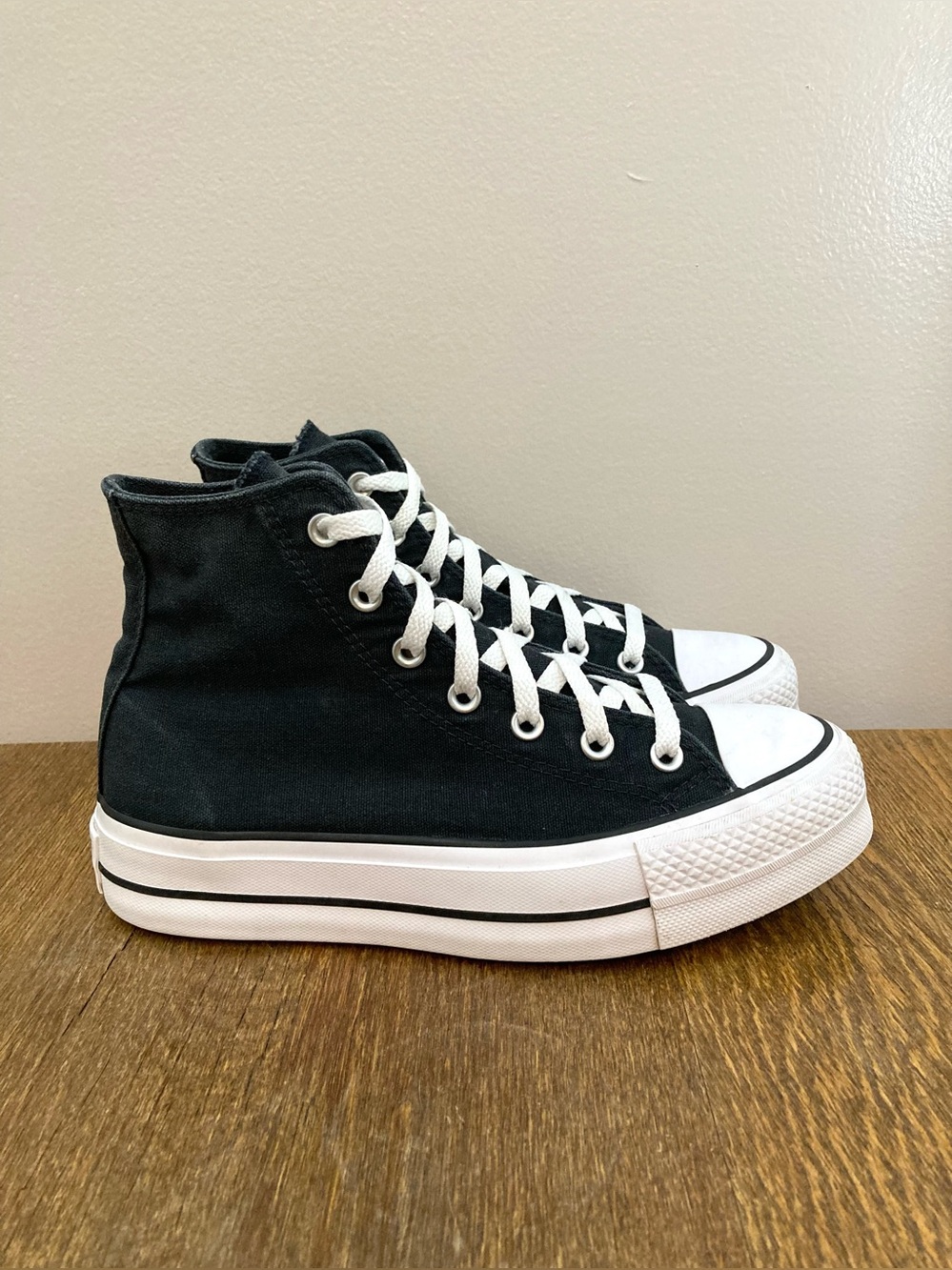 Converse CTAS Lift Platform High Top Sneaker Women’s Size 8 Black